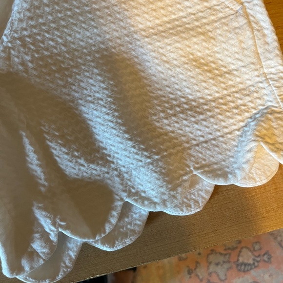 Lily Pulitzer scalloped hem white shorts - Picture 4 of 4